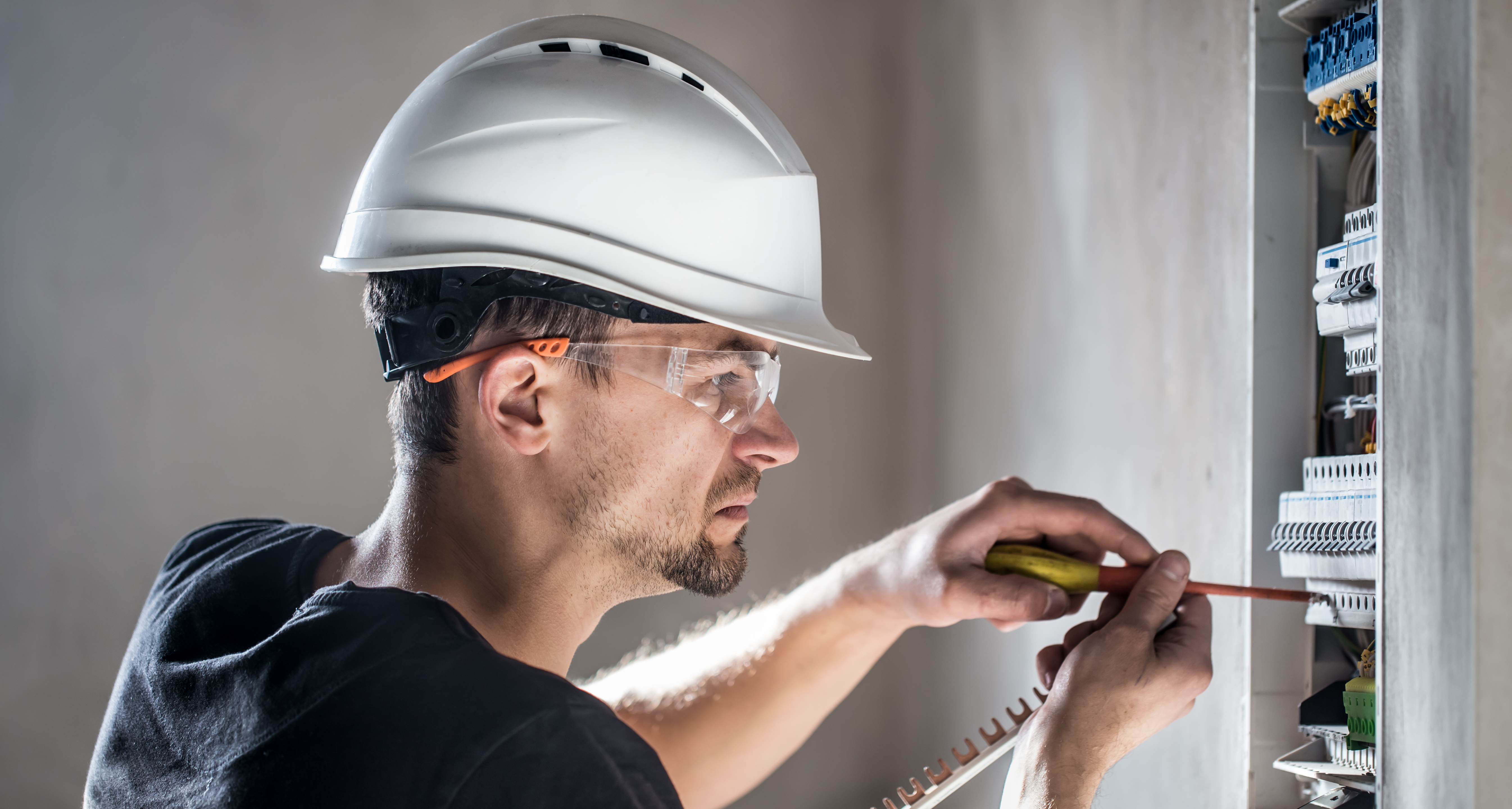 What Different Electrician Qualifications are there in the UK?